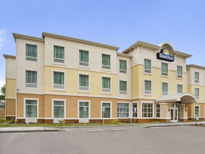 Days Inn By Wyndham Victoria Exterior photo