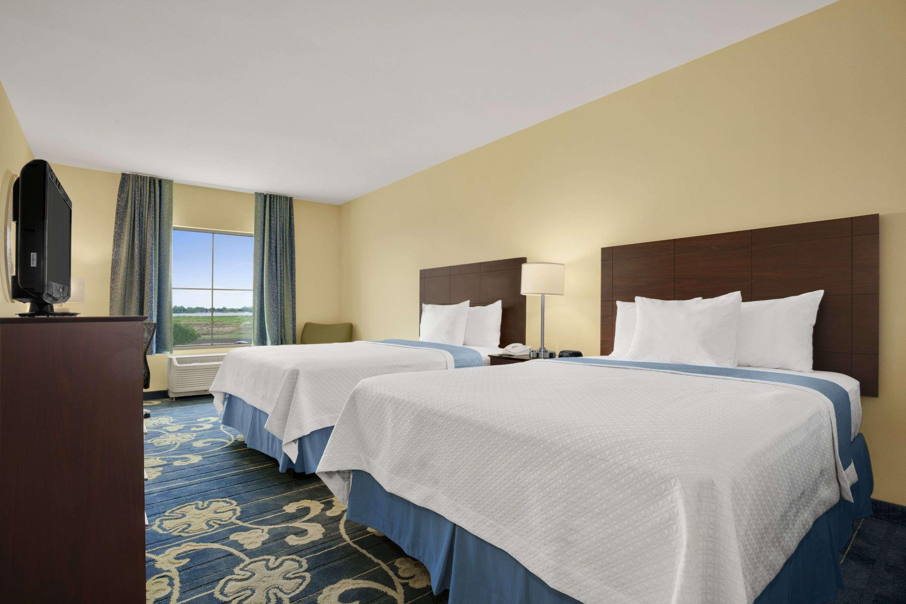 Spark By Hilton Victoria Exterior photo