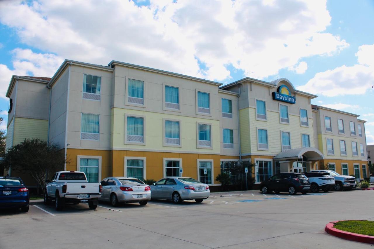 Days Inn By Wyndham Victoria Exterior photo